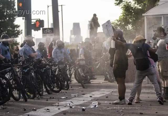 美国洛杉矶动荡：特朗普下令部署国民警卫队，局势升级