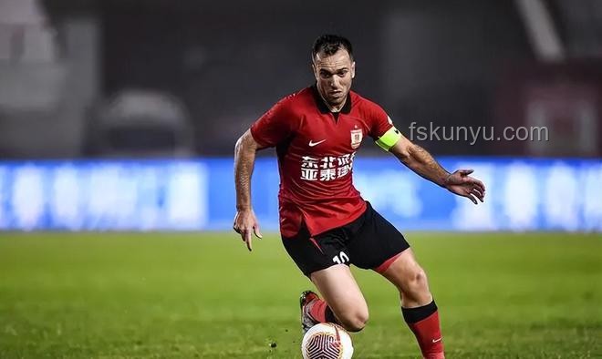 18岁王钰栋：老国足新希望，未来领袖趋势预测